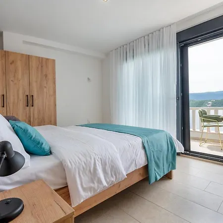 Πανσιόν Emina Sa Privatnom Plazom I Parkingom 3*