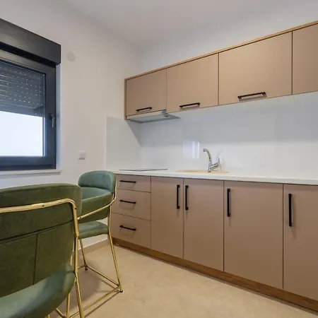 Guest house Emina Sa Privatnom Plazom I Parkingom