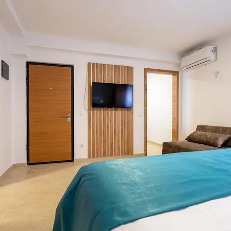 Emina Sa Privatnom Plazom I Parkingom Πανσιόν 3*