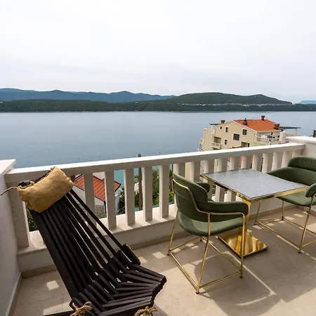 Πανσιόν Emina Sa Privatnom Plazom I Parkingom