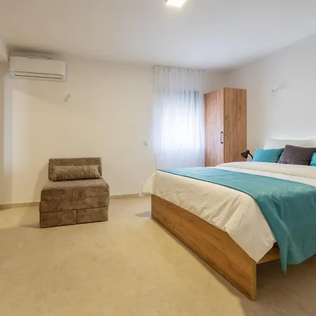 Emina Sa Privatnom Plazom I Parkingom Πανσιόν Neum