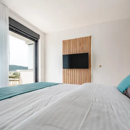 Emina Sa Privatnom Plazom I Parkingom Πανσιόν 3*