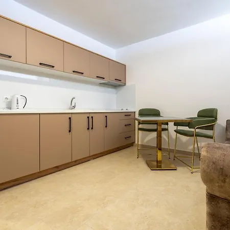 Πανσιόν Emina Sa Privatnom Plazom I Parkingom 3*