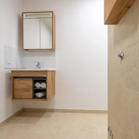 Guest house Emina Sa Privatnom Plazom I Parkingom Neum