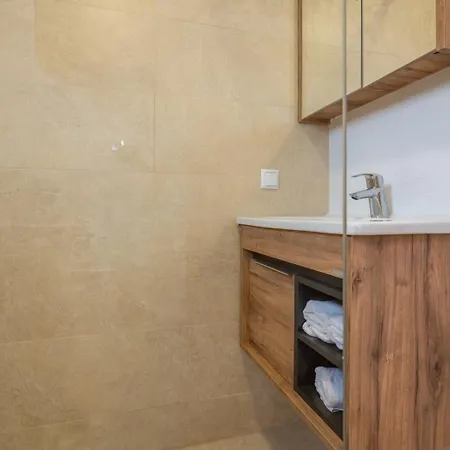 Guest house Emina Sa Privatnom Plazom I Parkingom Neum