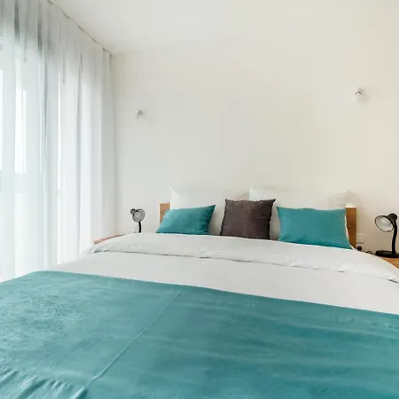 Emina Sa Privatnim Parkingom Affittacamere 3*
