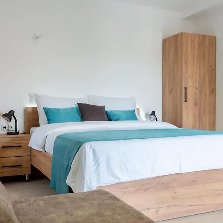 Emina Sa Privatnom Plazom I Parkingom Πανσιόν Neum