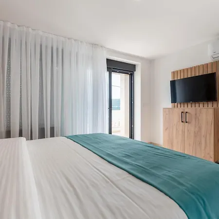 Guest house Emina Sa Privatnom Plazom I Parkingom