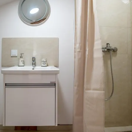 Πανσιόν Emina Sa Privatnom Plazom I Parkingom Neum