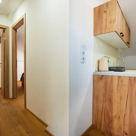 Emina Sa Privatnom Plazom I Parkingom Guest house *