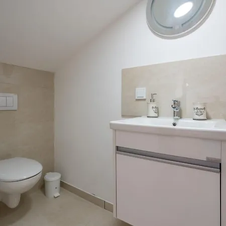 Πανσιόν Emina Sa Privatnom Plazom I Parkingom Neum