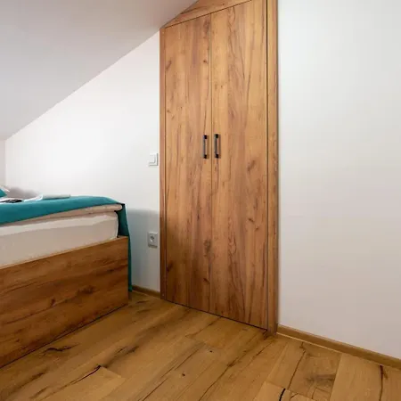 Emina Sa Privatnom Plazom I Parkingom 3*