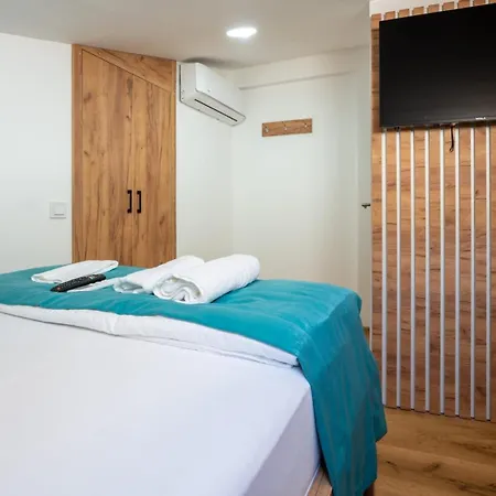 Πανσιόν Emina Sa Privatnom Plazom I Parkingom