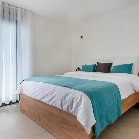 Emina Sa Privatnom Plazom I Parkingom Neum