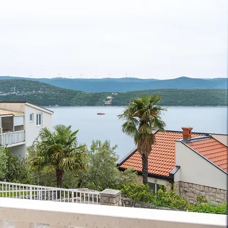 Emina Sa Privatnom Plazom I Parkingom Πανσιόν