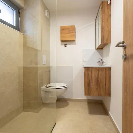 Emina Sa Privatnom Plazom I Parkingom Πανσιόν 3*