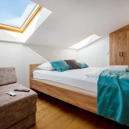 Πανσιόν Emina Sa Privatnom Plazom I Parkingom 3*