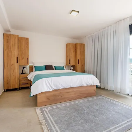 Emina Sa Privatnom Plazom I Parkingom 3*