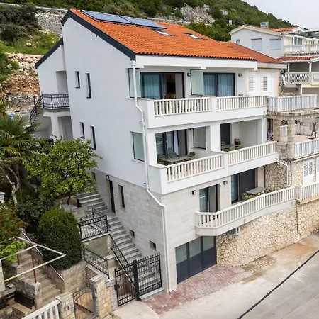 Πανσιόν Emina Sa Privatnom Plazom I Parkingom