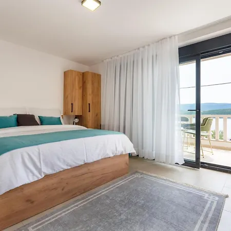 Emina Sa Privatnom Plazom I Parkingom Guest house *