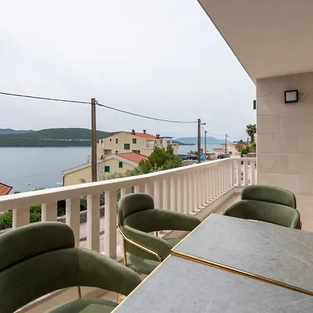 Emina Sa Privatnom Plazom I Parkingom Πανσιόν Neum