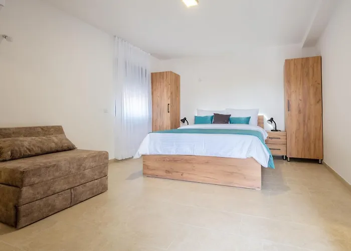 Pensión Emina Sa Privatnim Parkingom 3*