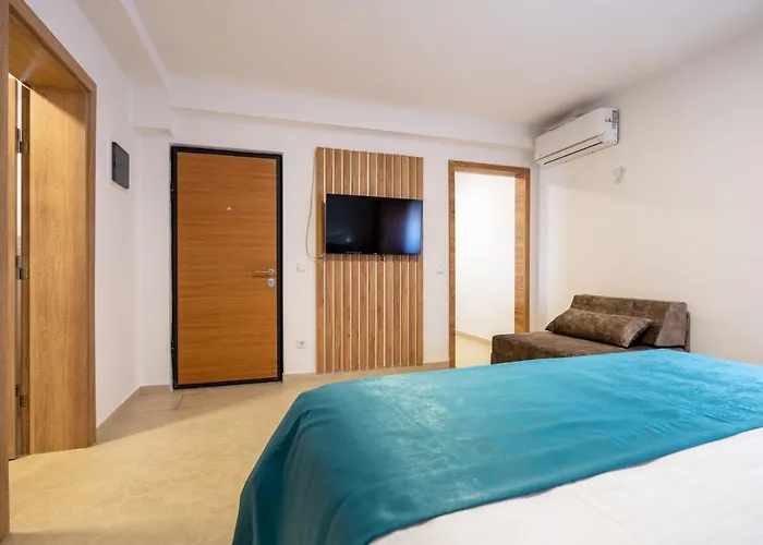 Emina Sa Privatnim Parkingom Pensión 3*