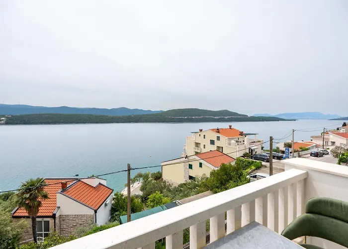 Emina Sa Privatnim Parkingom Neum