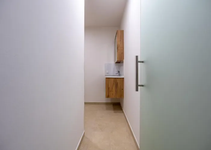 Emina Sa Privatnim Parkingom Pensión