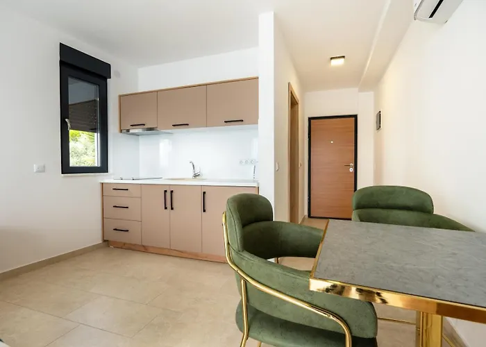 Pensión Emina Sa Privatnim Parkingom