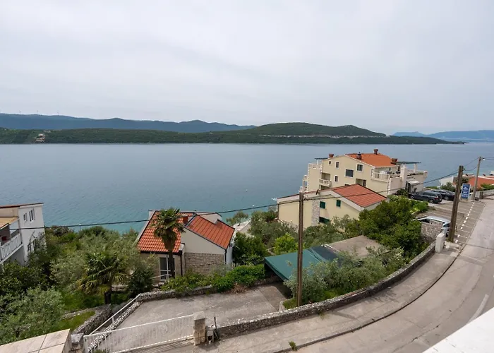 Emina Sa Privatnim Parkingom Pensión Neum