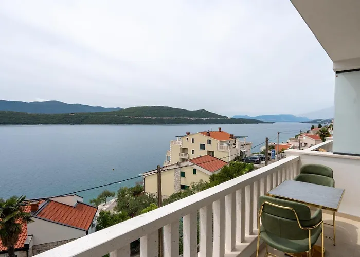 Emina Sa Privatnim Parkingom Neum