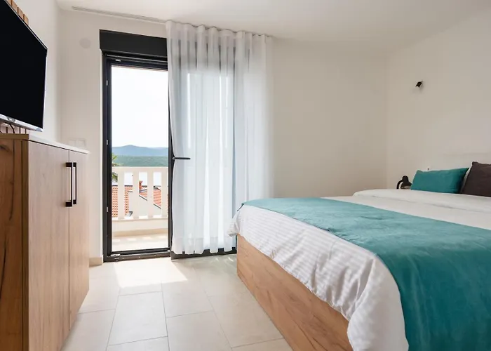 Emina Sa Privatnim Parkingom Pensión 3*