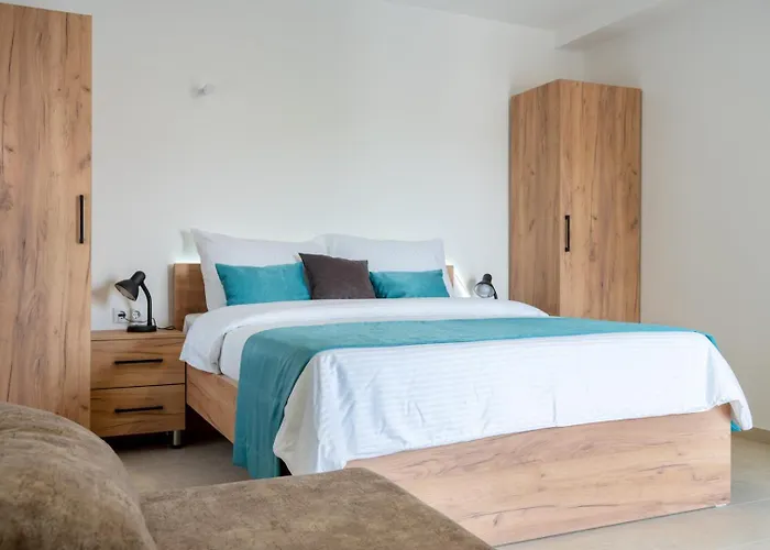 Emina Sa Privatnim Parkingom Pensión Neum