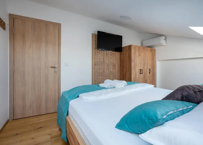 Emina Sa Privatnim Parkingom Pensión