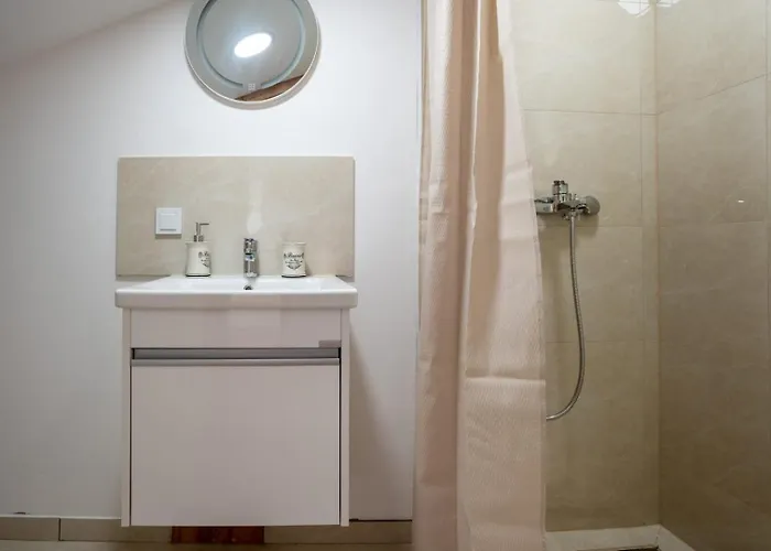 Pensión Emina Sa Privatnim Parkingom Neum