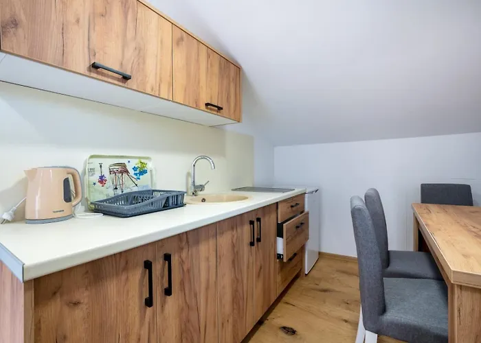 Emina Sa Privatnim Parkingom Neum