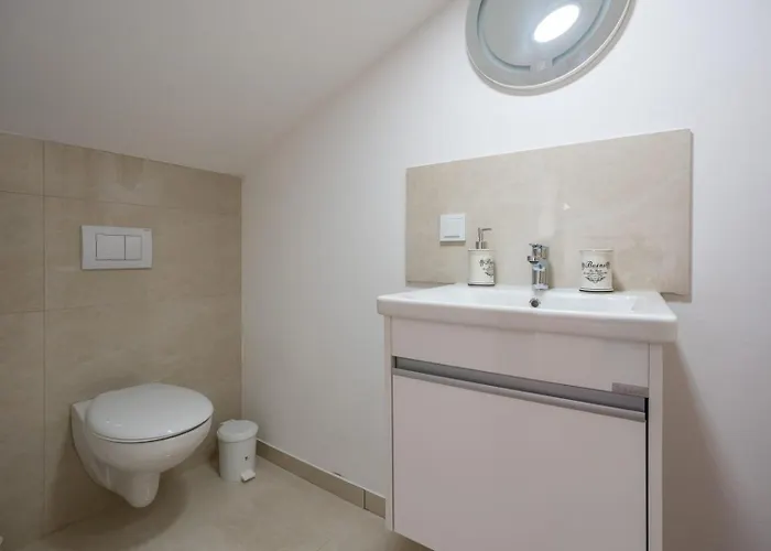 Pensión Emina Sa Privatnim Parkingom Neum