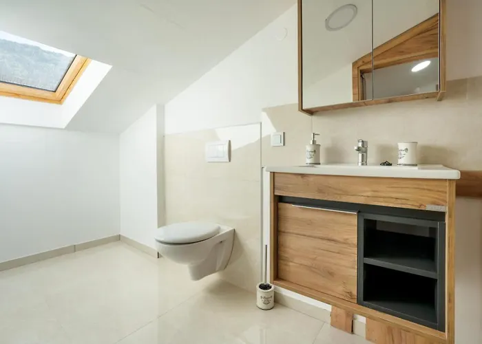 Emina Sa Privatnim Parkingom Pensión 3*