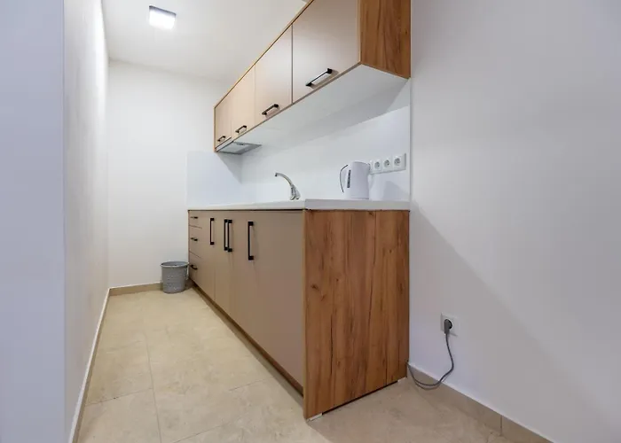 Emina Sa Privatnim Parkingom 3*