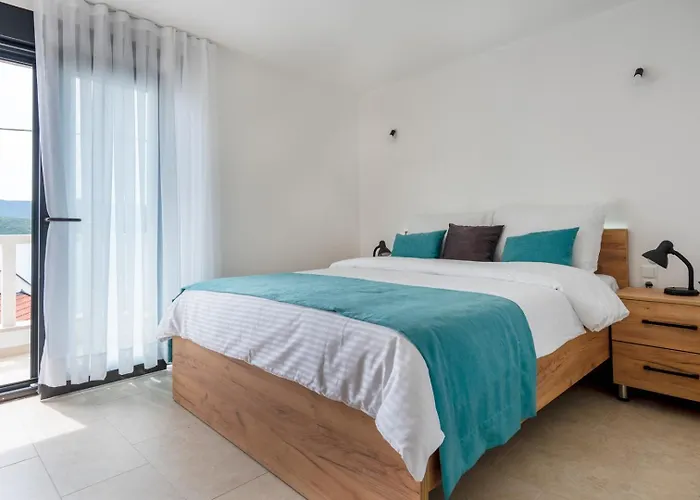 Emina Sa Privatnim Parkingom Neum