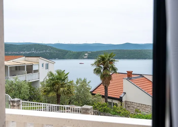 Emina Sa Privatnim Parkingom Pensión