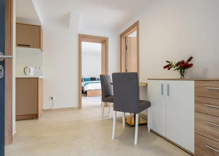 Pensión Emina Sa Privatnim Parkingom