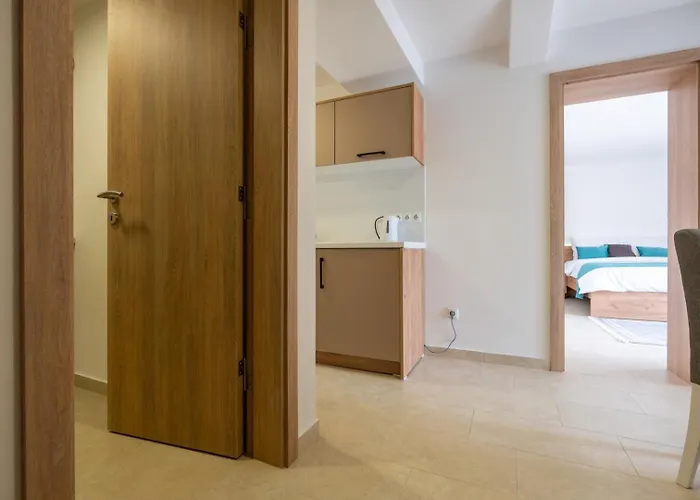 Emina Sa Privatnim Parkingom Pensión 3*