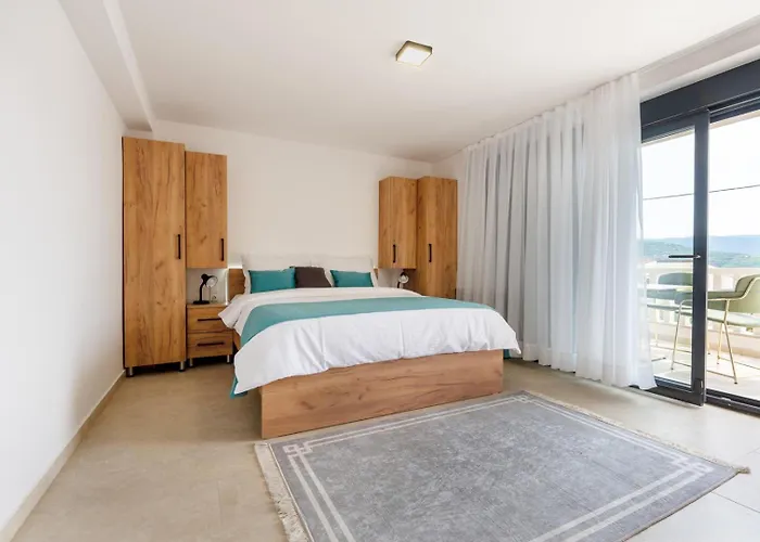 Emina Sa Privatnim Parkingom 3*