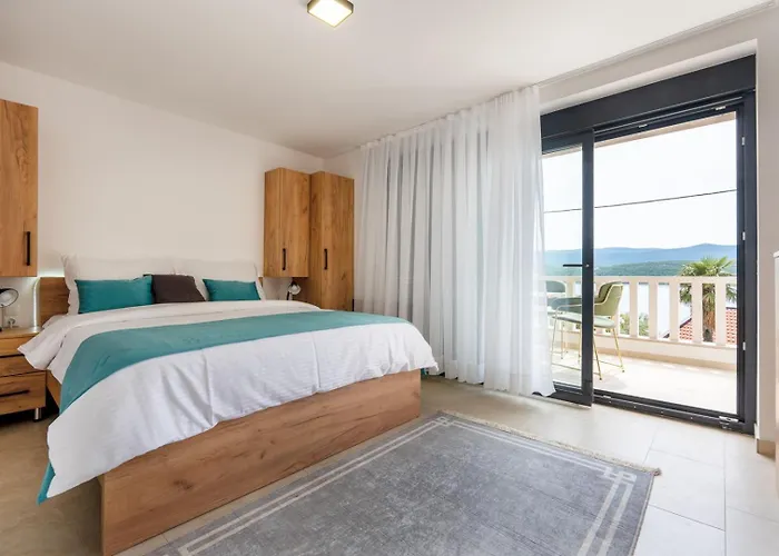 Emina Sa Privatnim Parkingom Pensión 3*