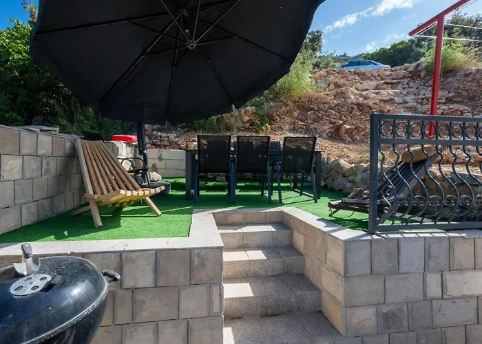 Emina Sa Privatnim Parkingom Pensión 3*