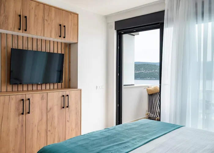 Emina Sa Privatnim Parkingom 3*